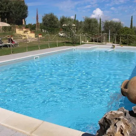 Sigliano Sleeps 4 Pool Wifi T763177 *