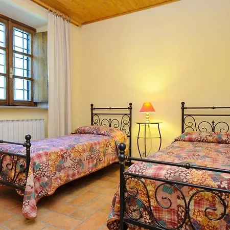 Sigliano Sleeps 4 Pool Wifi T763177 Apartment