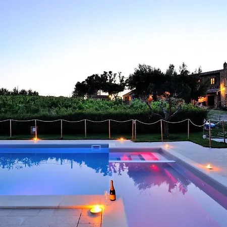 Sigliano Sleeps 4 Pool Wifi T763177 شقة