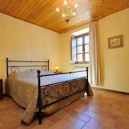 Sigliano Sleeps 4 Pool Wifi T763177 *