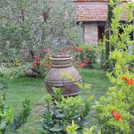 Apartment Sigliano Sleeps 4 Pool Wifi T763177