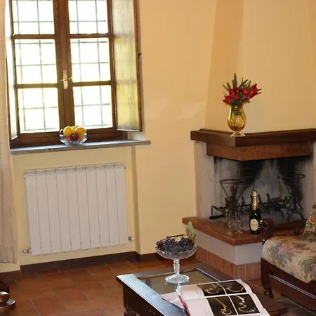 Sigliano Sleeps 4 Pool Wifi T763177 شقة